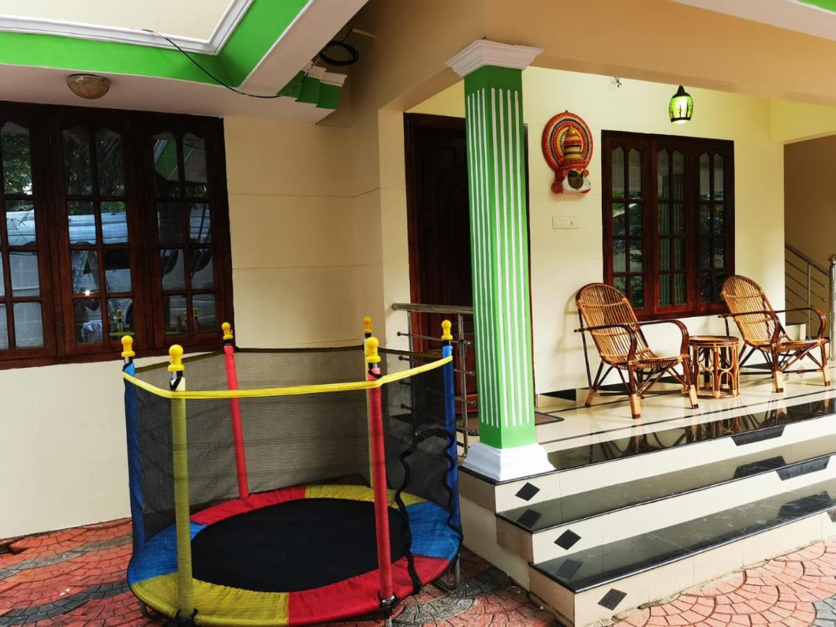 J2 Home Stay - Luxury Homes With Caravan Services Thiruvananthapuram Zewnętrze zdjęcie
